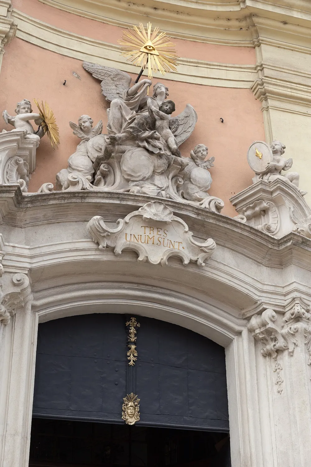 Farský kostol sv. Jána z Mathy (Trojička), Bratislava — exterior