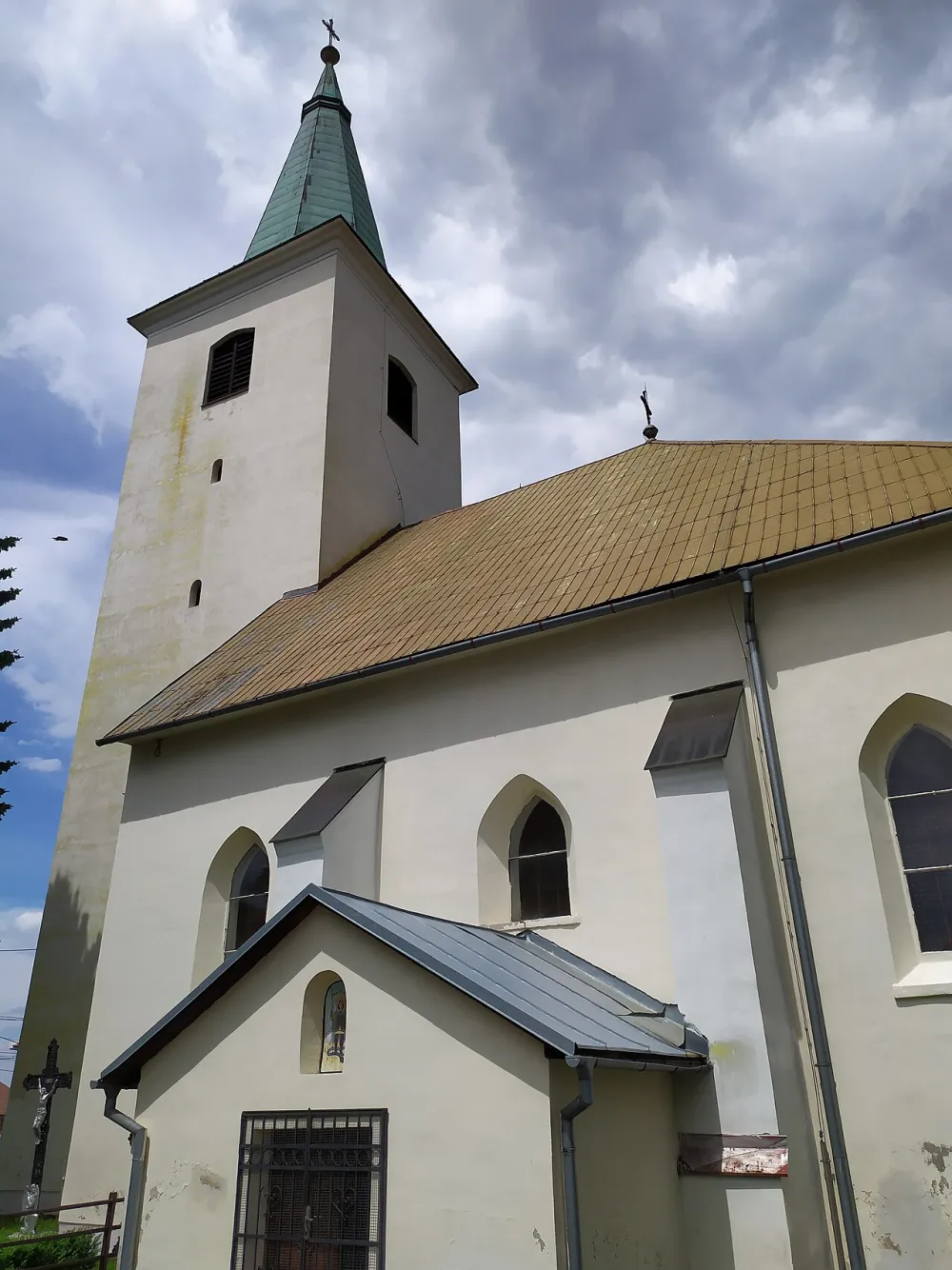 Farský kostol sv. Anny, Horná Štubňa — exterior