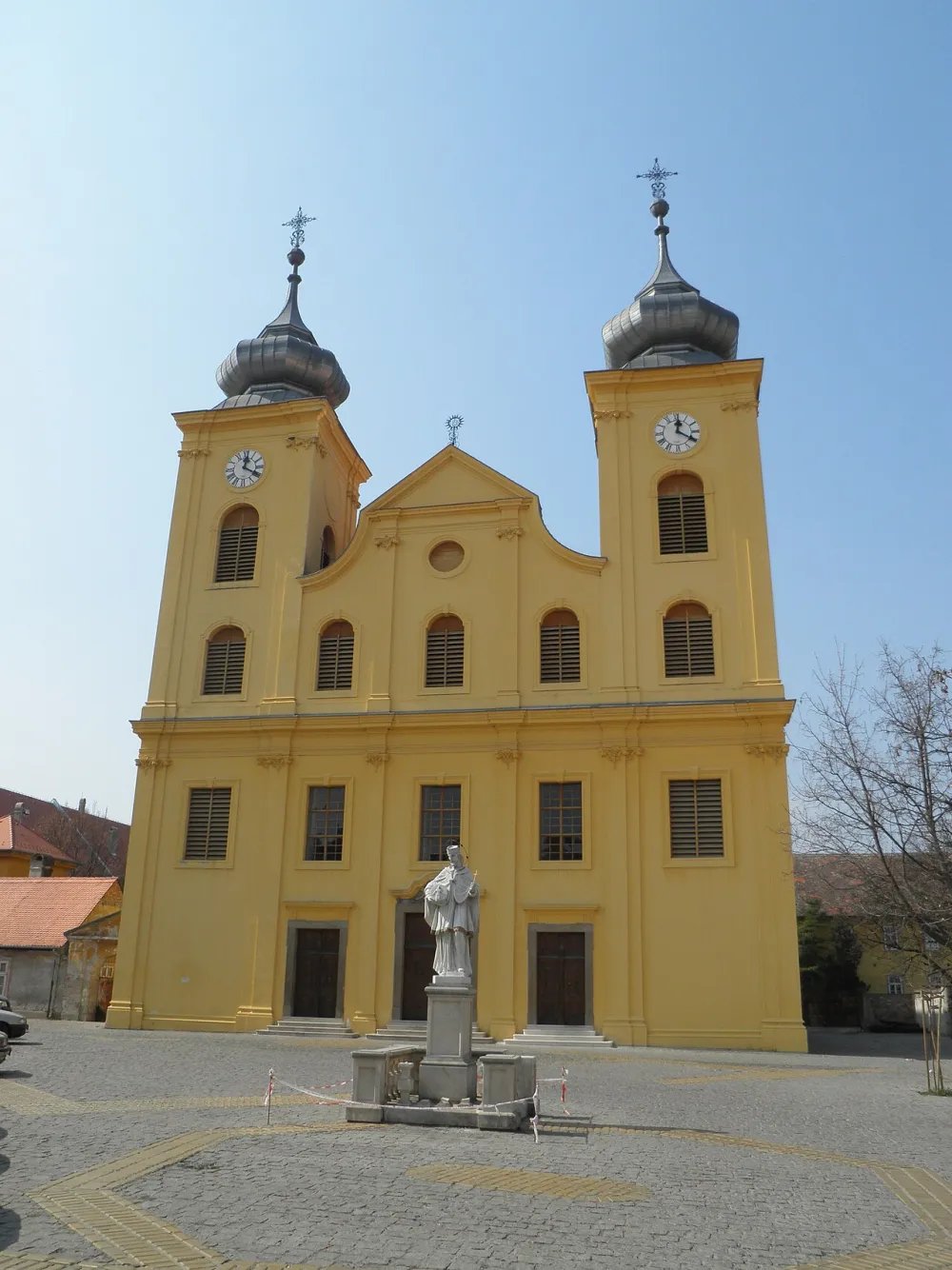 Sv. Mihaela, Osijek — exterior
