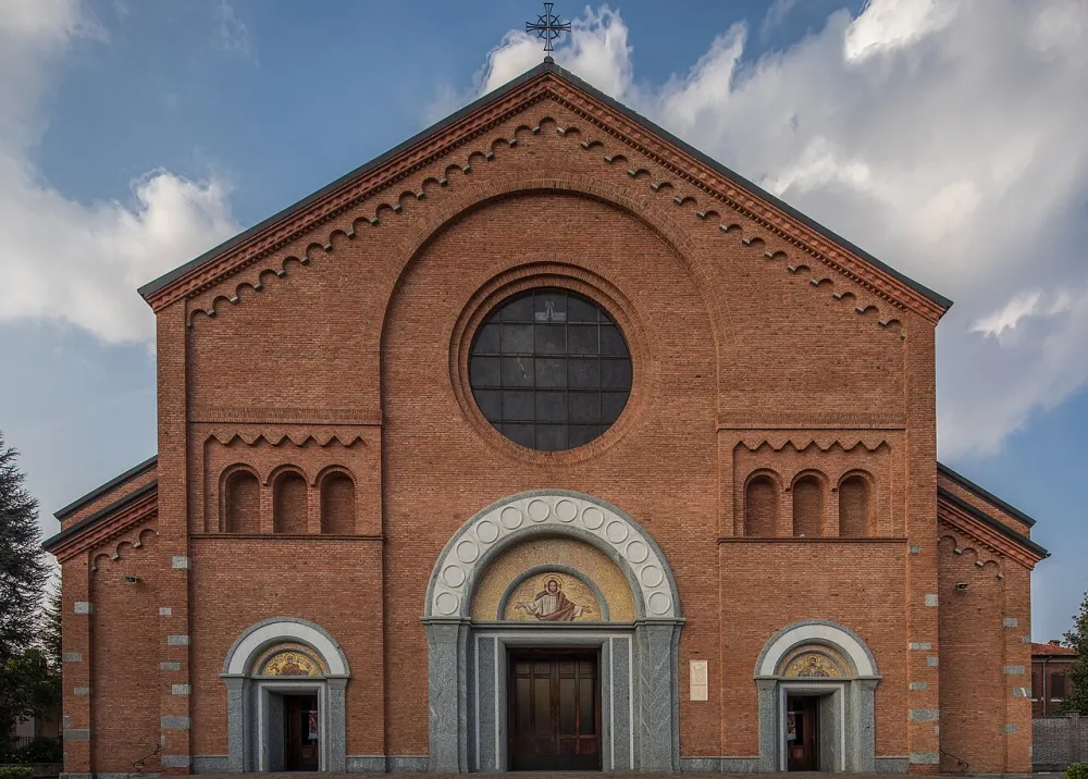 Chiesa dei Santi Apostoli Pietro e Paolo (Sacconago, Busto Arsizio), Busto Arsizio — exterior