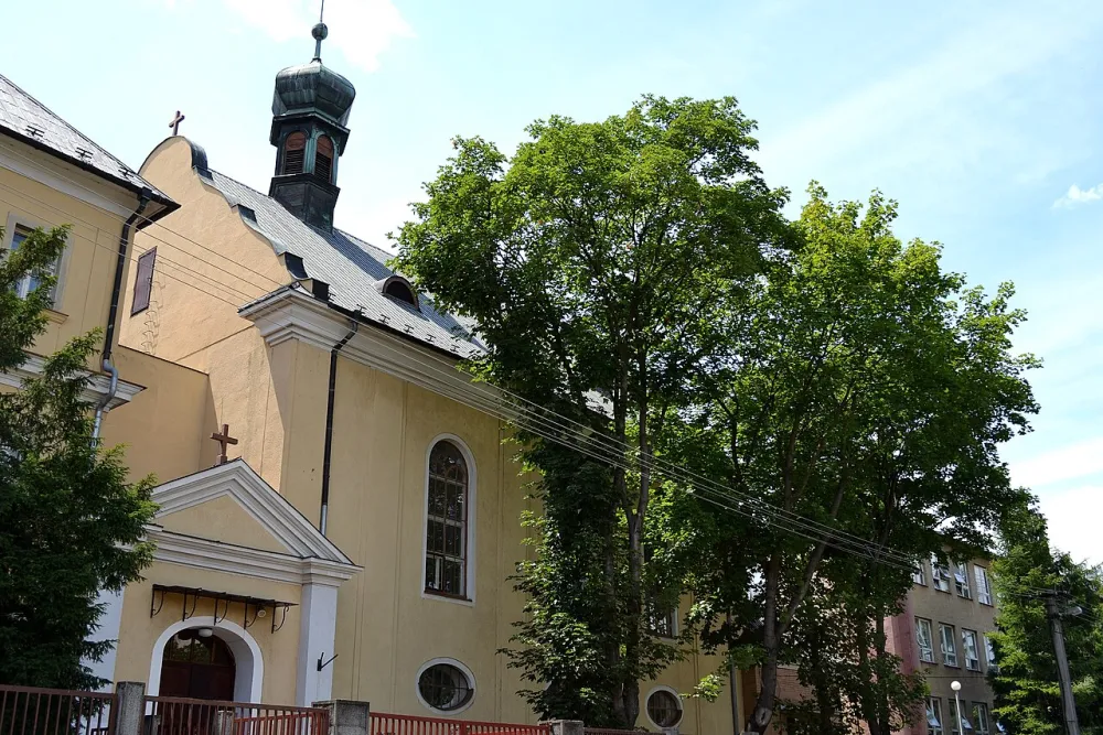 Farský kostol sv. Mikuláša (Podunajské Biskupice), Bratislava — exterior