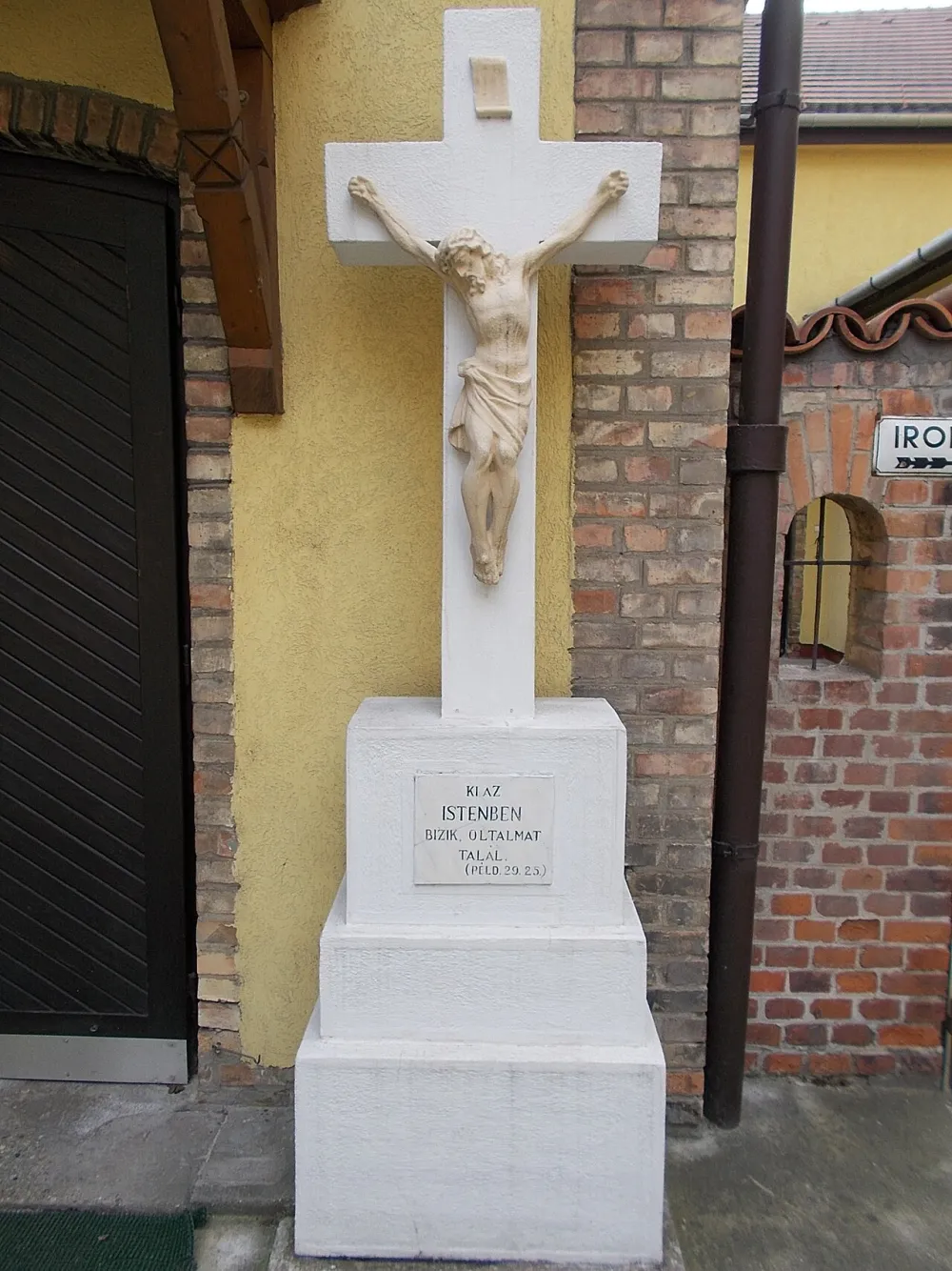 Szent Rita plébánia, Budapest — exterior
