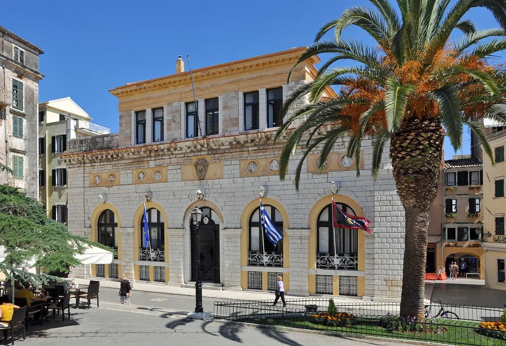 Καθεδρικός Ναός Αγίου Χριστοφόρου και Ιακώβου (Cathedral of Ss James & Christopher Corfu), Πλατεία Αγίου Ιακώβου Kerkira Town Hall Square (Πλατεία Δημαρχείου) — exterior
