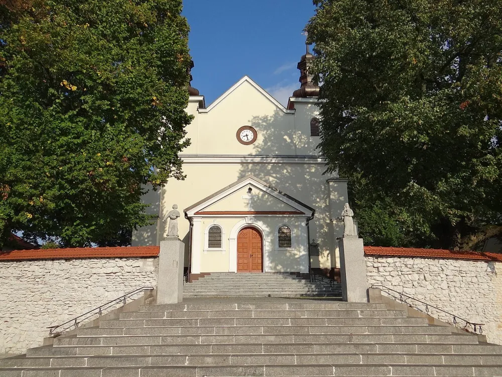Przenajświętszej Trójcy, Czernichów, Czernichów — exterior