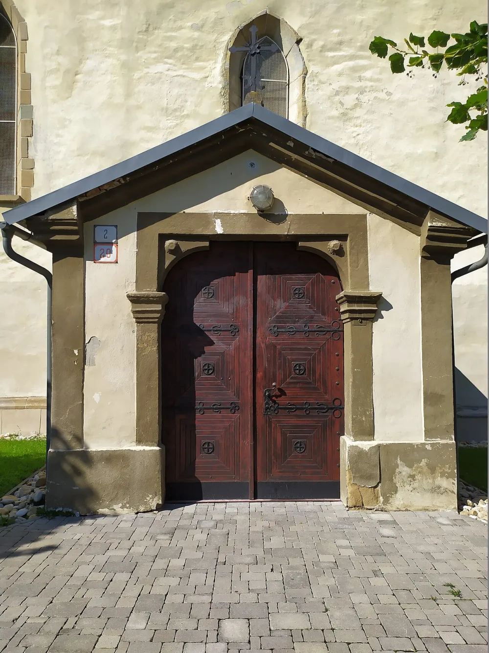 Farský kostol sv. Antona, Spišská Belá — exterior