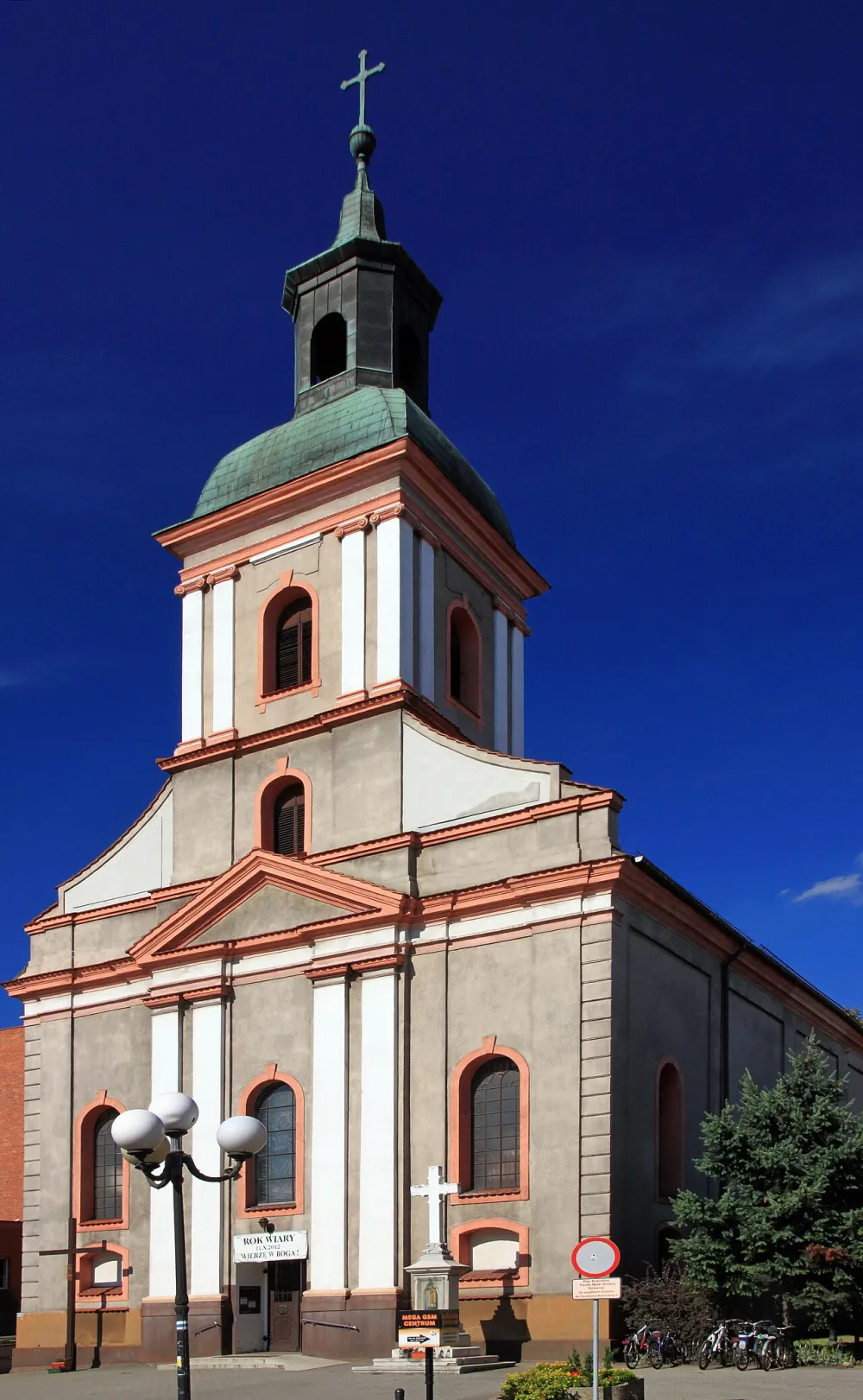 Matki Boskiej Bolesnej, Rybnik, Rybnik — exterior