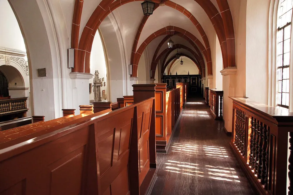 Św. Jana Apostoła i Ewangelisty, Oleśnica, Oleśnica — exterior