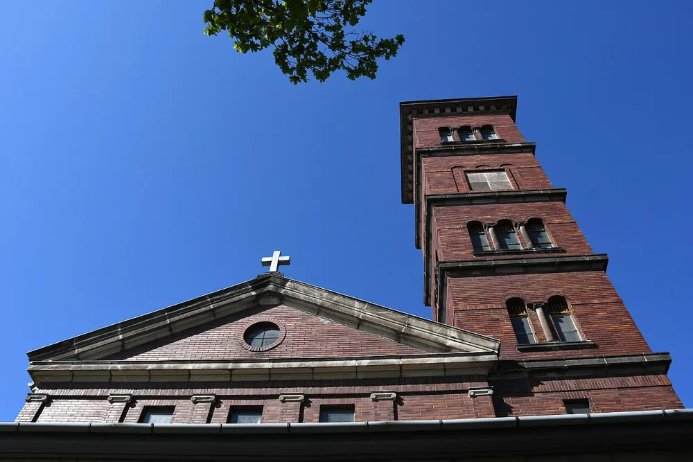Újvárosi Temetői Szentlélek templom, Szolnok — exterior