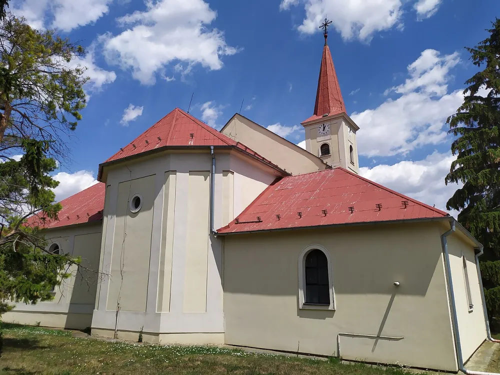 Farský kostol všetkých svätých, Veľké Zálužie — exterior