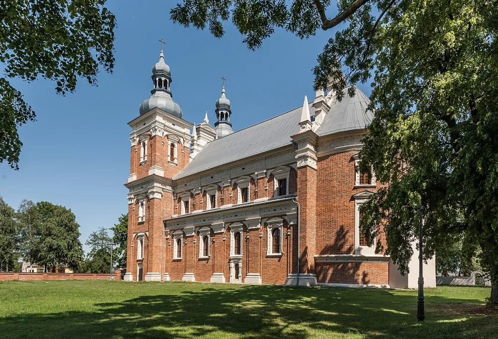 Św. Floriana i Św. Katarzyny, Gołąb, Gołąb — exterior
