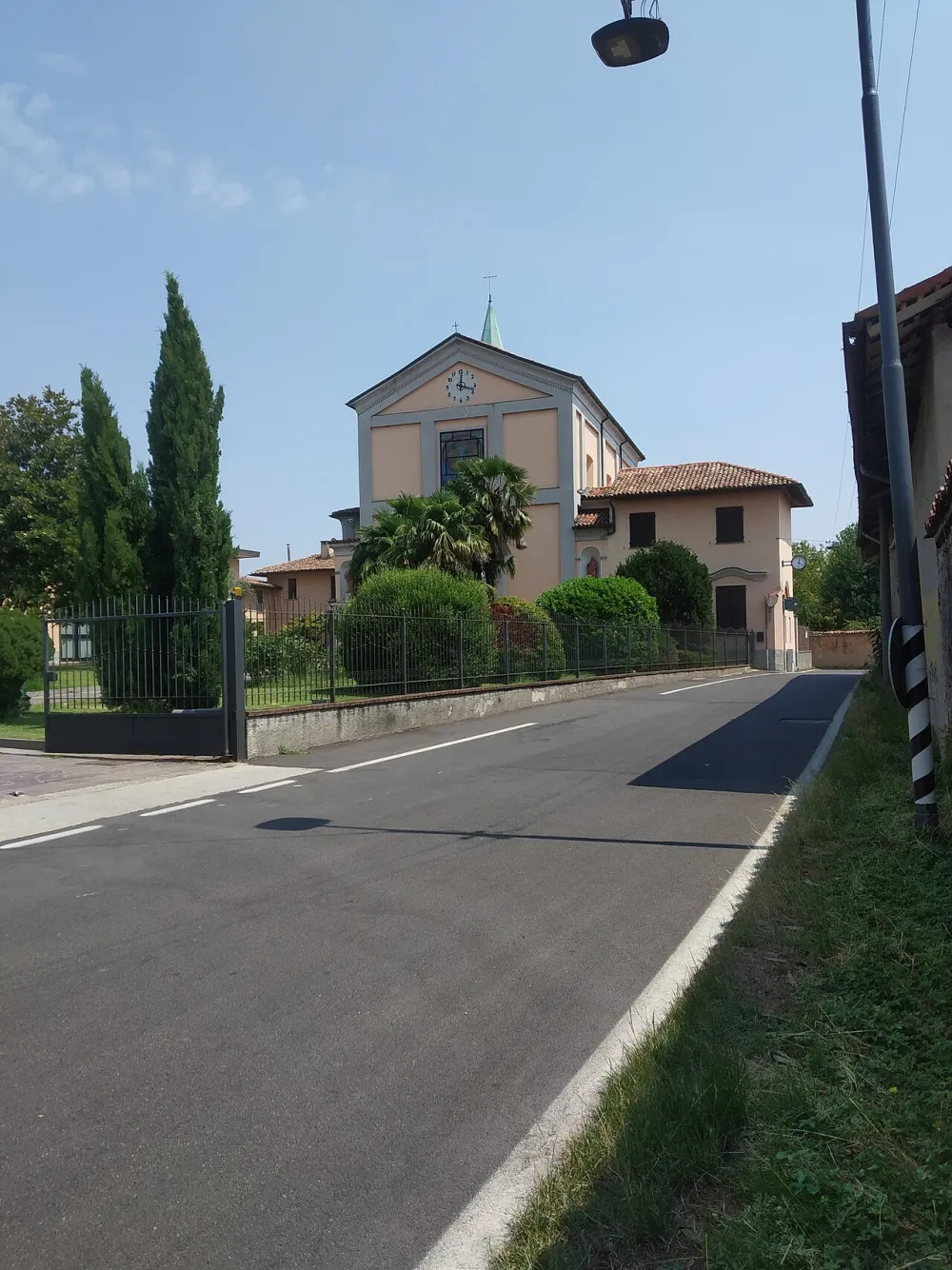 Chiesa dei Santi Pietro e Paolo ai Tre Ronchetti (Milano), Milano — exterior
