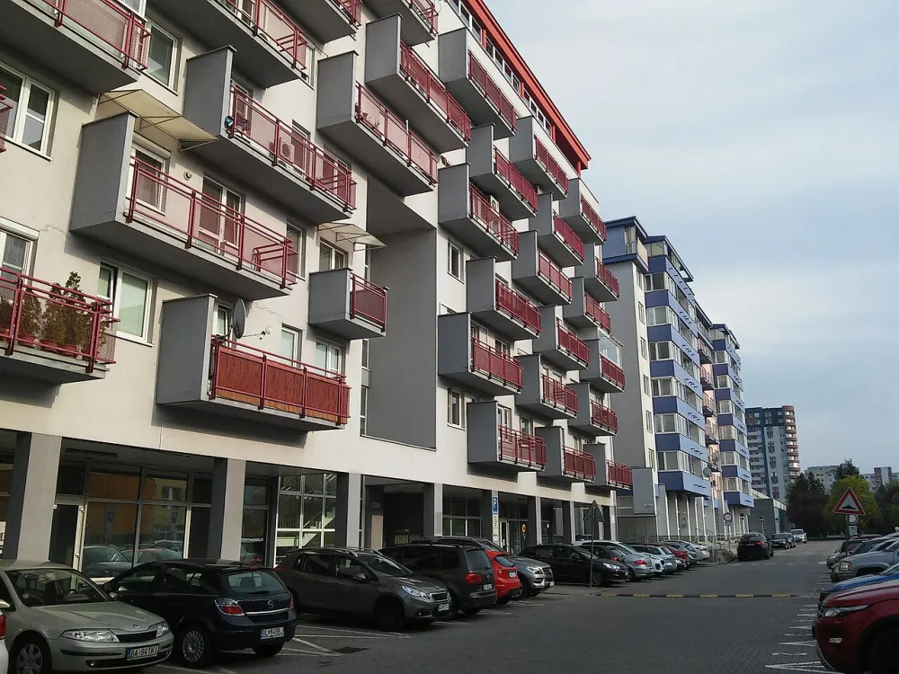 Farský kostol sv. Vincenta de Paul (vincentíni), Bratislava — exterior