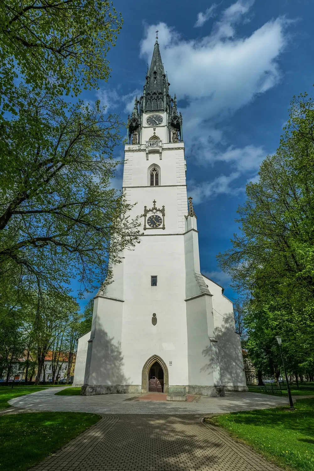 Farský kostol nanebovzatia Panny Márie, Spišská Nová Ves — exterior