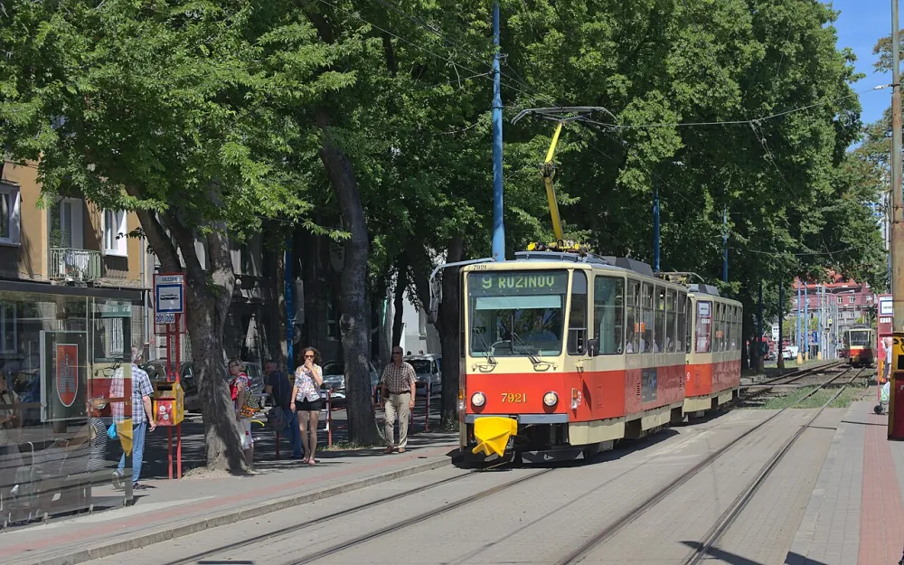 Farský kostol Panny Márie Pomocnice kresťanov (Miletičova, saleziáni), Bratislava — exterior