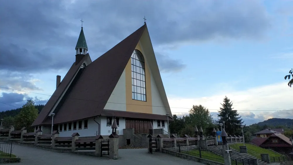 NMP Królowej Polski, Pewel Ślemieńska, Pewel Ślemieńska — exterior