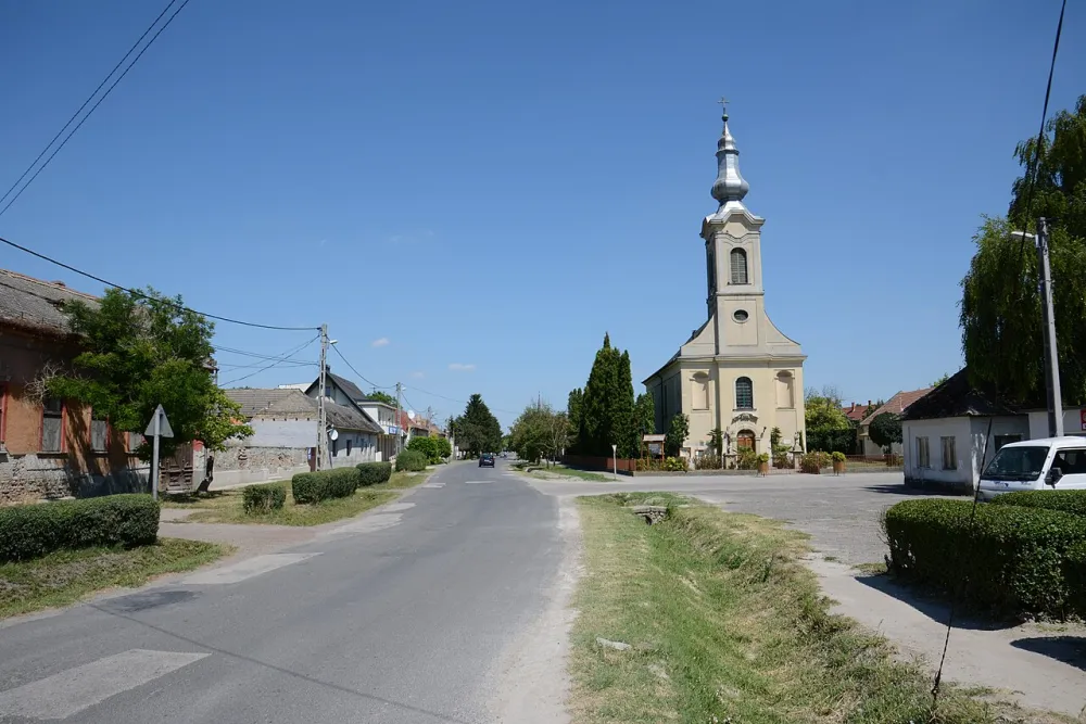 Magyarok Nagyasszonya templom, Dunapataj — exterior