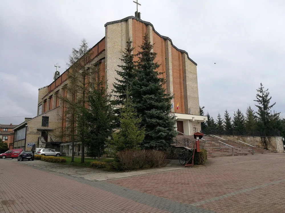 Podwyższenia Krzyża Świętego, Opoczno, Opoczno — exterior