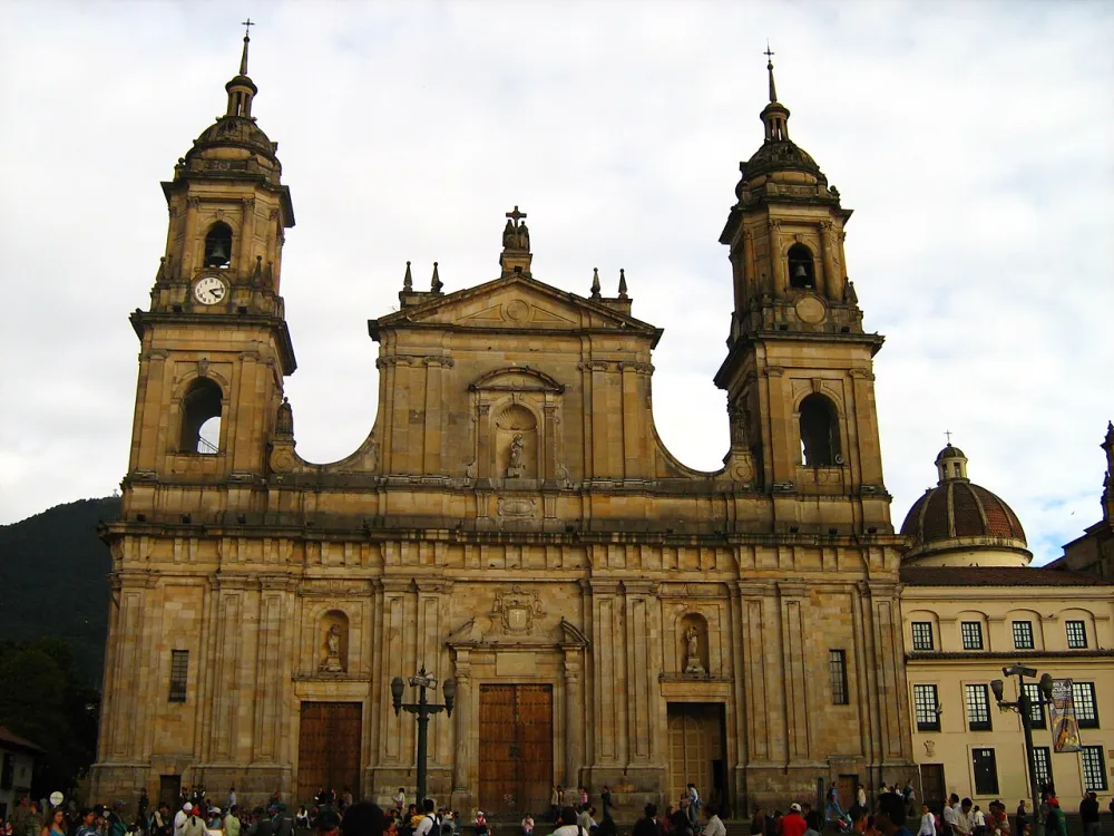 Catedral Basilica de la Inmaculada y San Pedro (Bogotá), Colombia — exterior