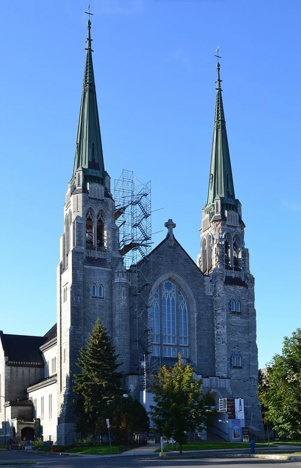 Basilique-Cathédrale Sainte-Cécile, Salaberry-de-Valleyfield — exterior