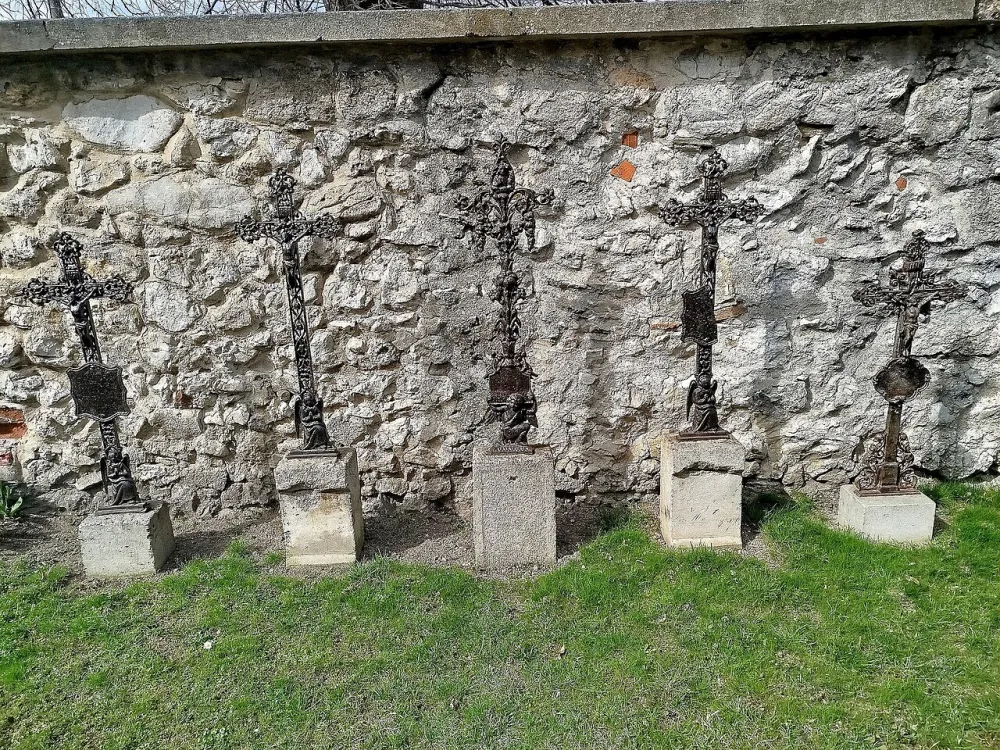 Farský kostol sv. Kataríny Alexandrijskej, Dechtice — exterior