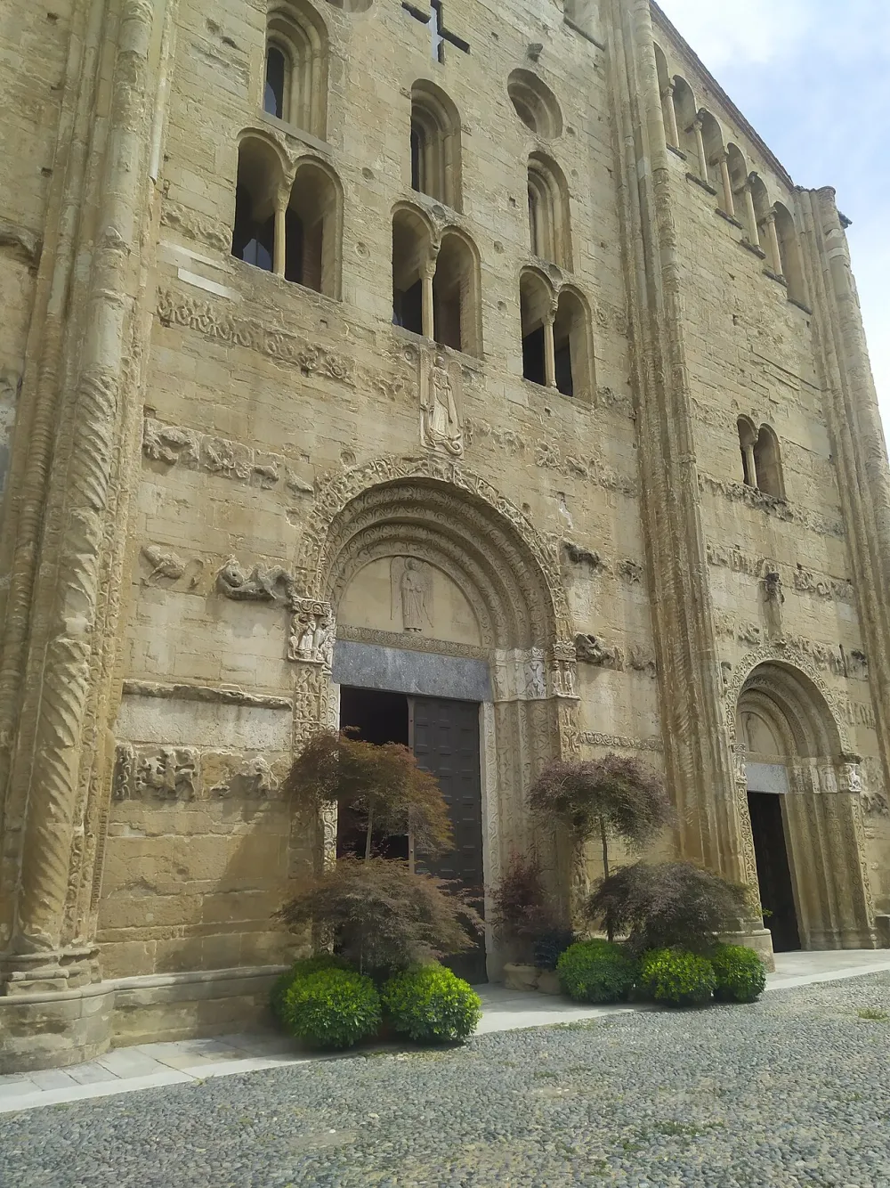 Basilica di San Michele Arcangelo (Pavia), Pavia — exterior