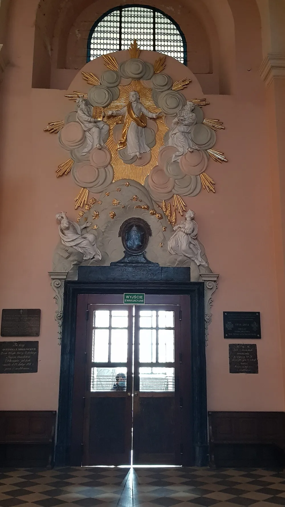 Grobu Bożego, Miechów, Miechów — exterior