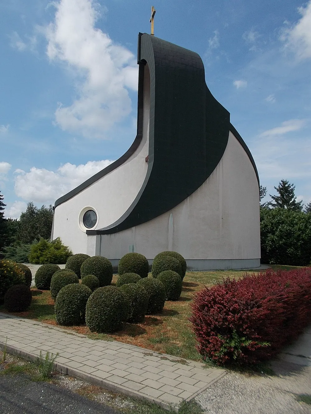 Házhely - Sarlós Boldogasszony templom, Kapuvár — exterior