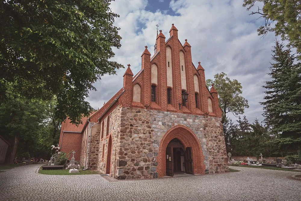 św. Bartłomieja, Unisław Pomorski, Unisław Pomorski — exterior