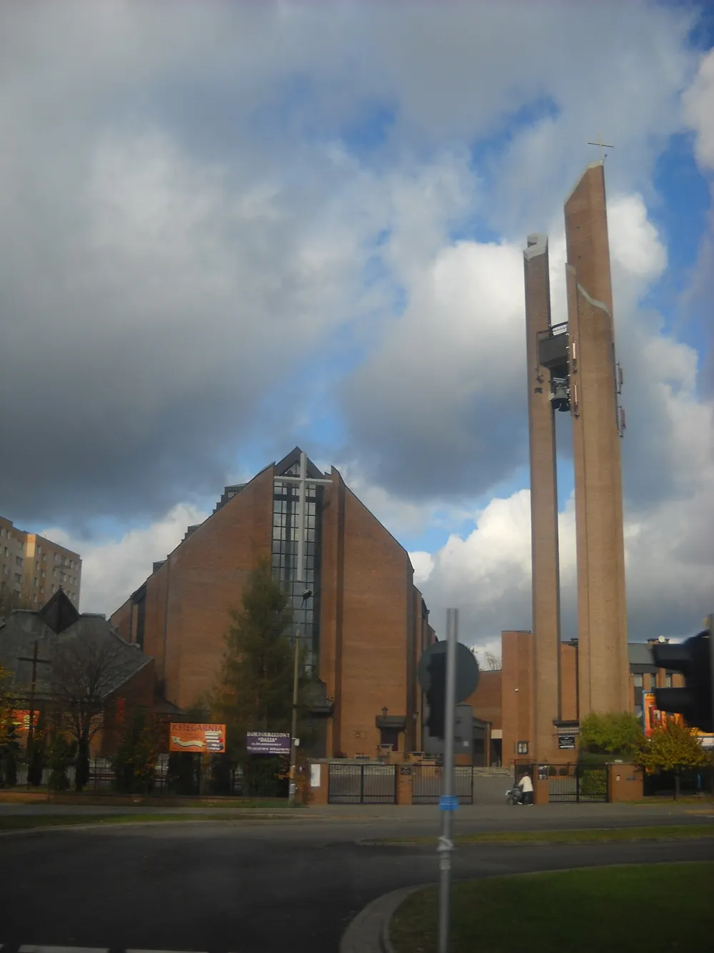 Najświętszej Maryi Panny Matki Miłosierdzia na Stegnach, Warszawa, Warszawa — exterior