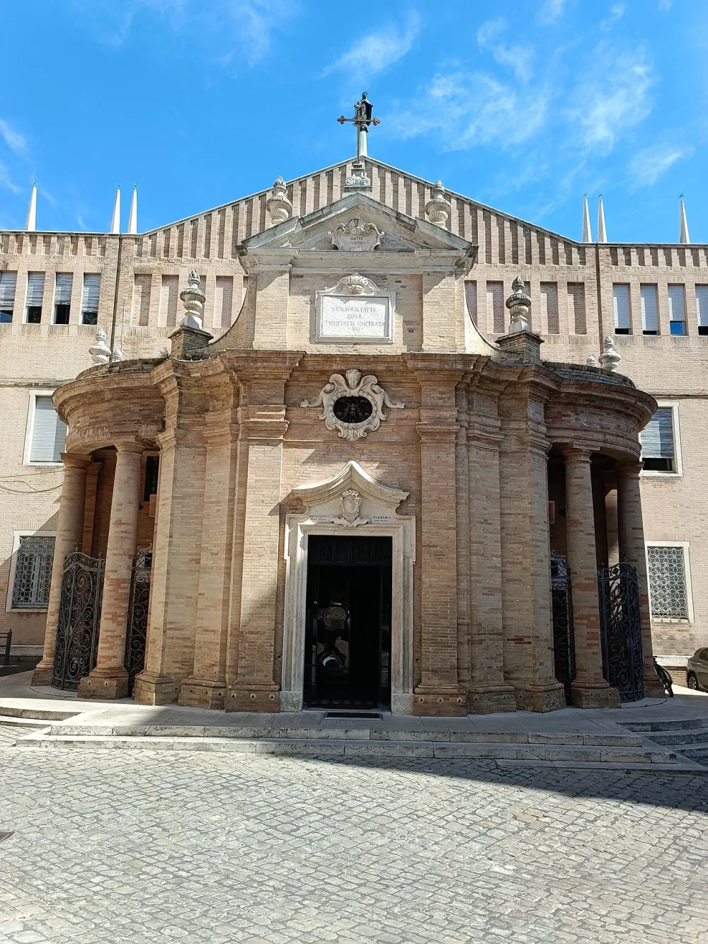 Basilica della Madonna della Misericordia, Macerata — exterior