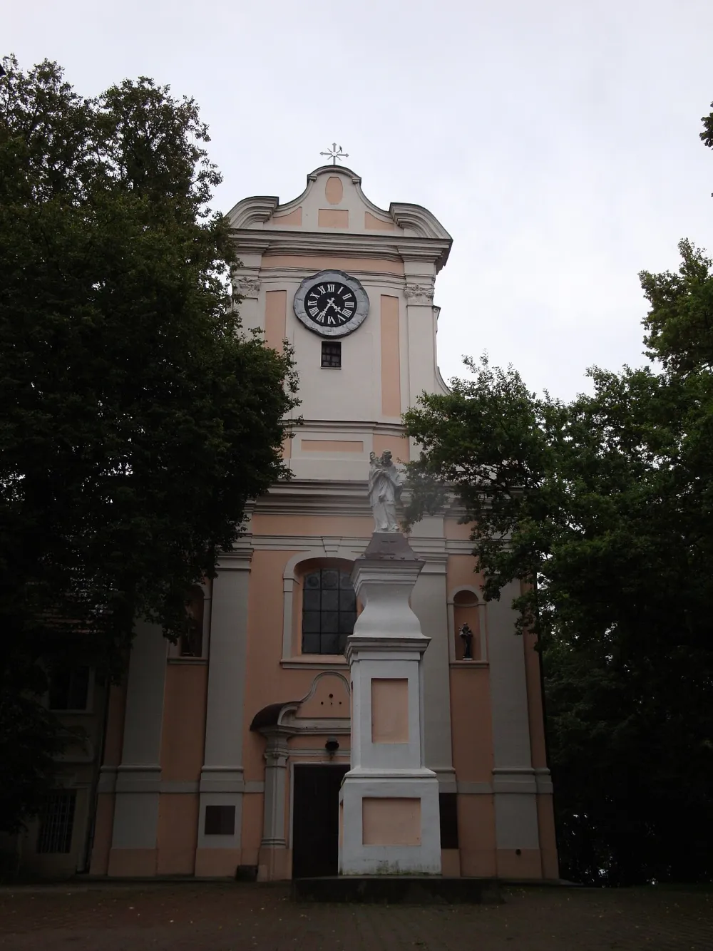 Św. Mikołaja, Łabiszyn, Łabiszyn — exterior