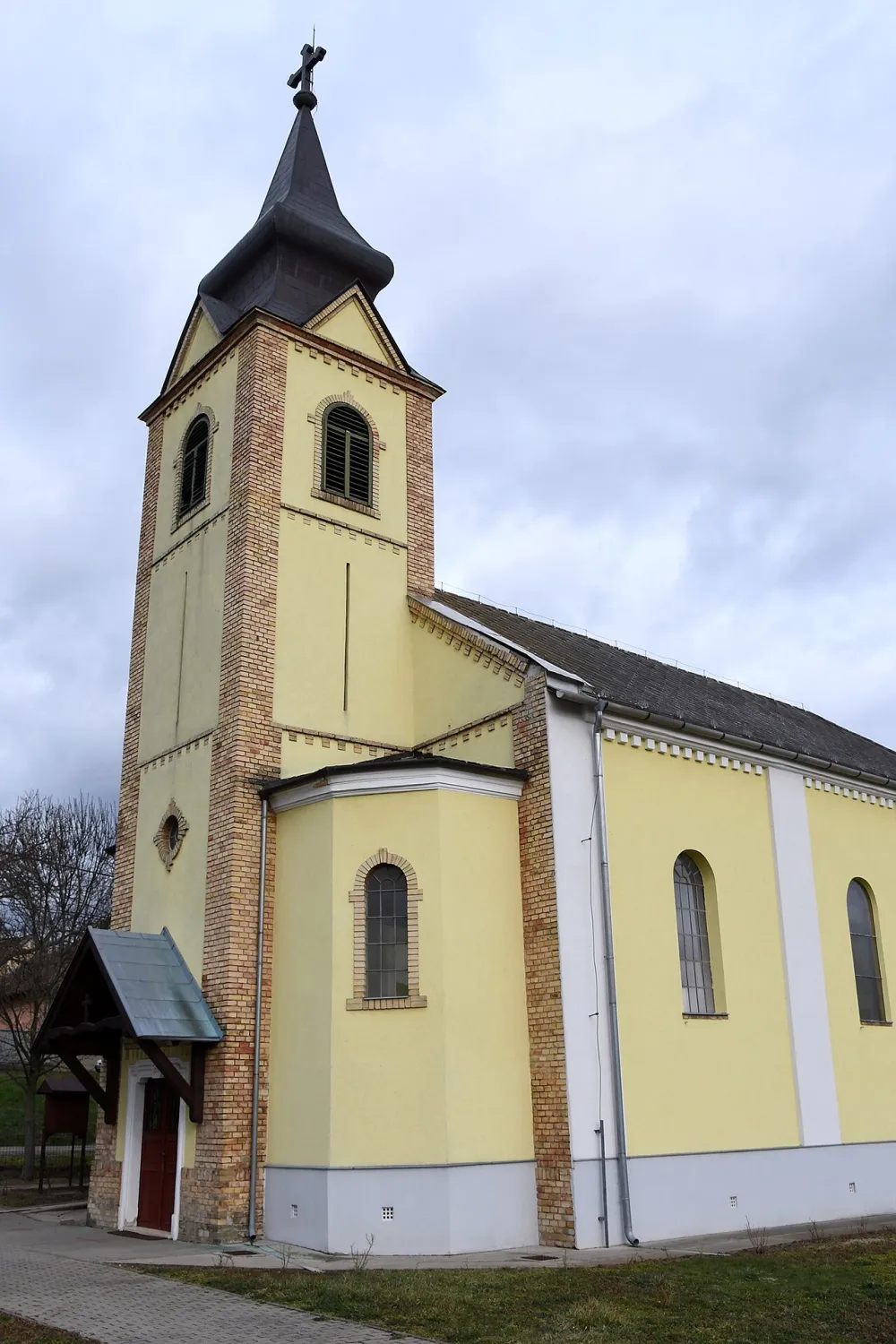 Szent László-templom, Vácszentlászló — exterior