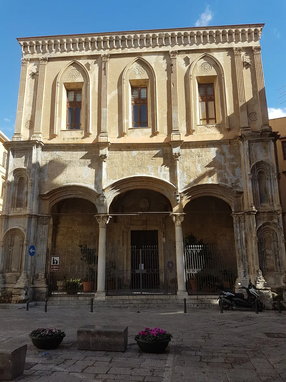 Parrocchia S. Giacomo La Marina presso S. Maria La Nova, Palermo — exterior