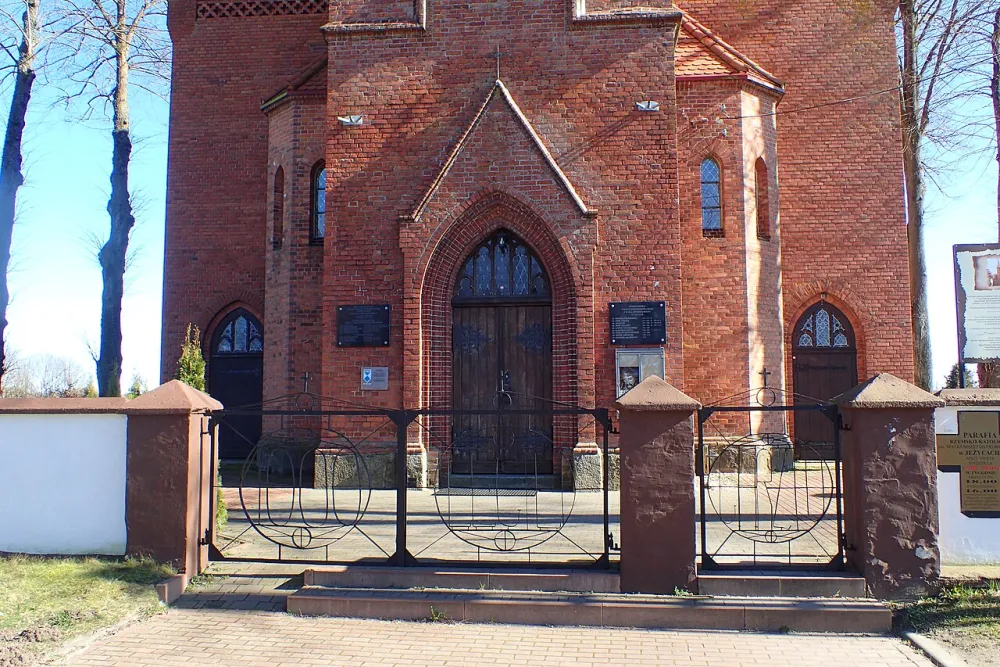 Matki Boskiej Ostrobramskiej, Jeżyce, Jeżyce — exterior