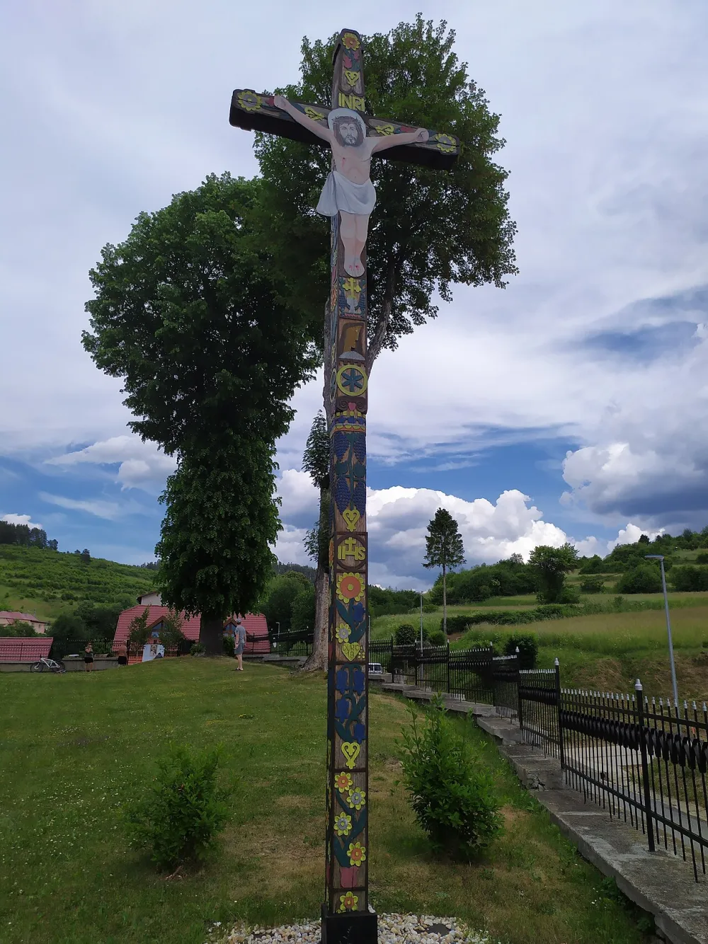 Kostol narodenia Pána, Krížová Ves — exterior