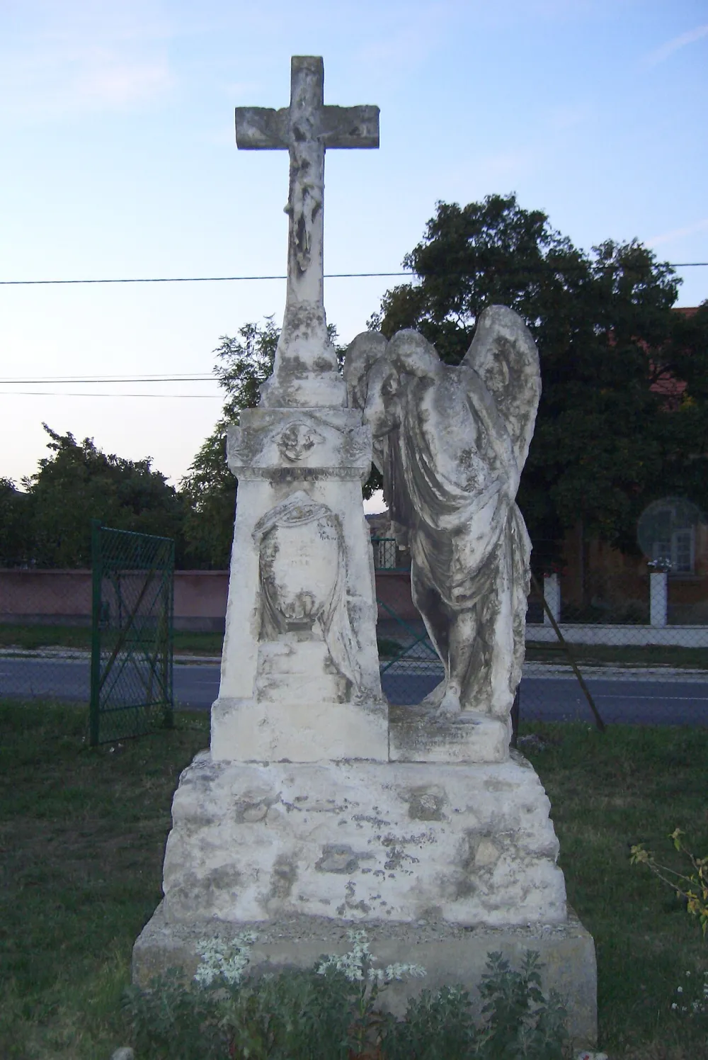 Sarlós Boldogasszony templom, Csór — exterior