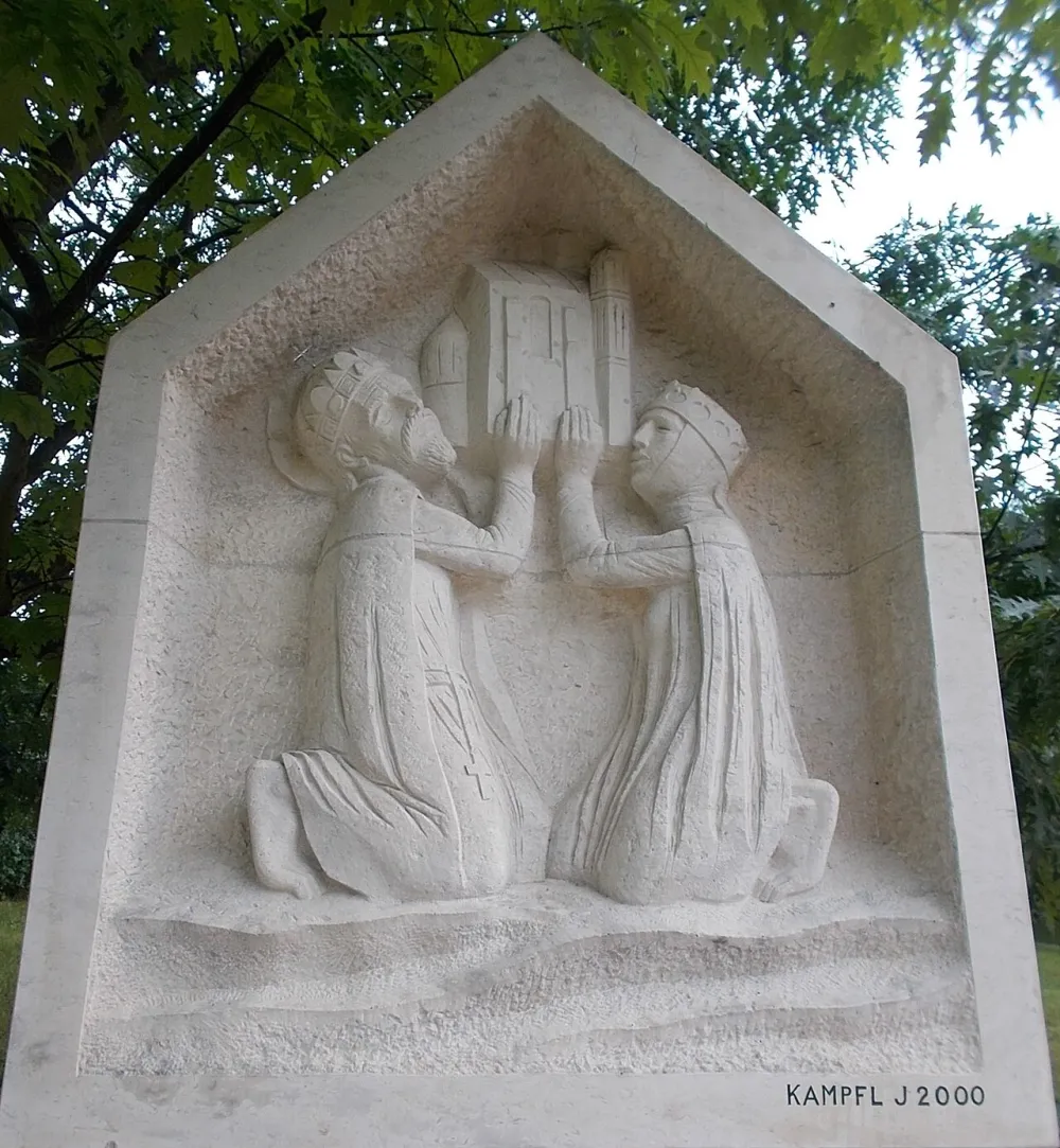 Munkás Szent József-templom, Oroszlány — exterior
