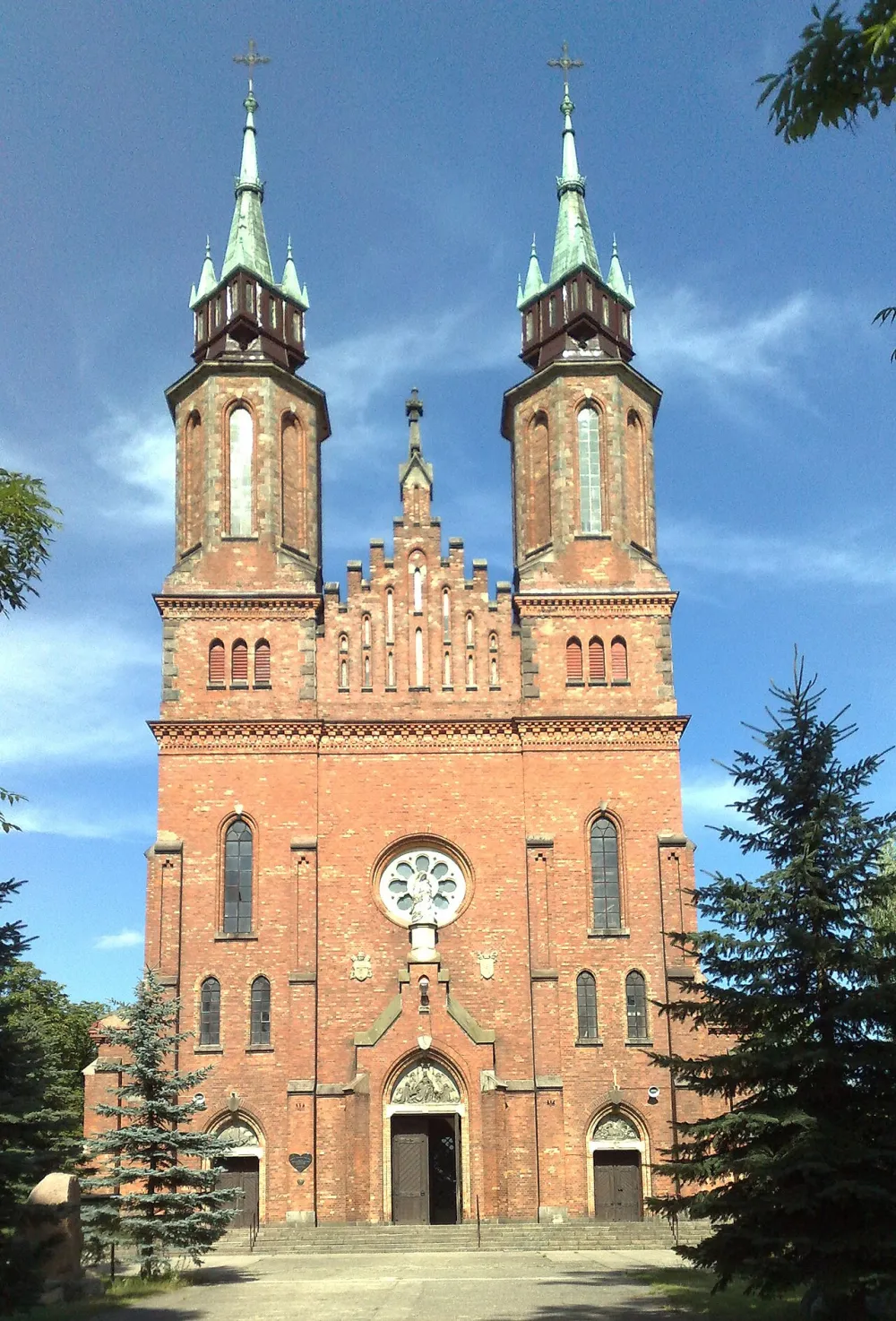 Św. Apostołów Andrzeja i Bartłomieja, Osieck, Osieck — exterior