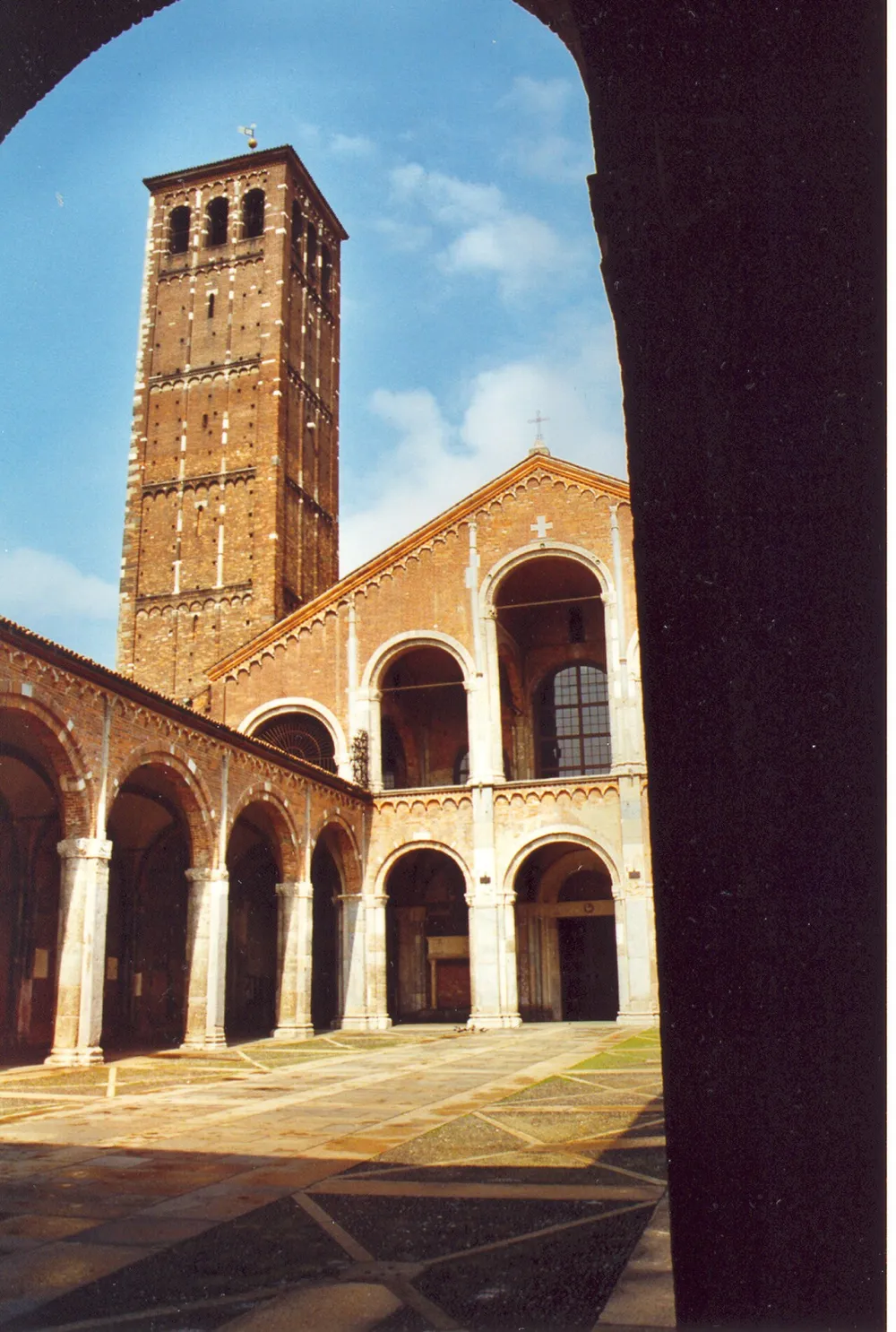 Basilica di Sant'Ambrogio (Milano Centro Storico), Milano — exterior