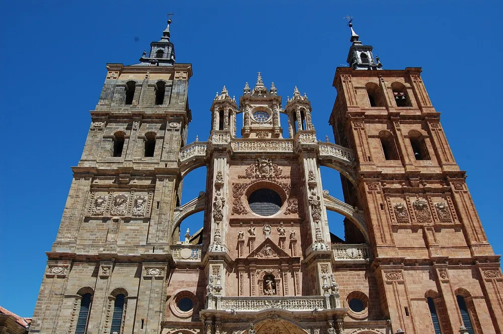 Cathedral of Saint Mary of Astorga, Leon — exterior
