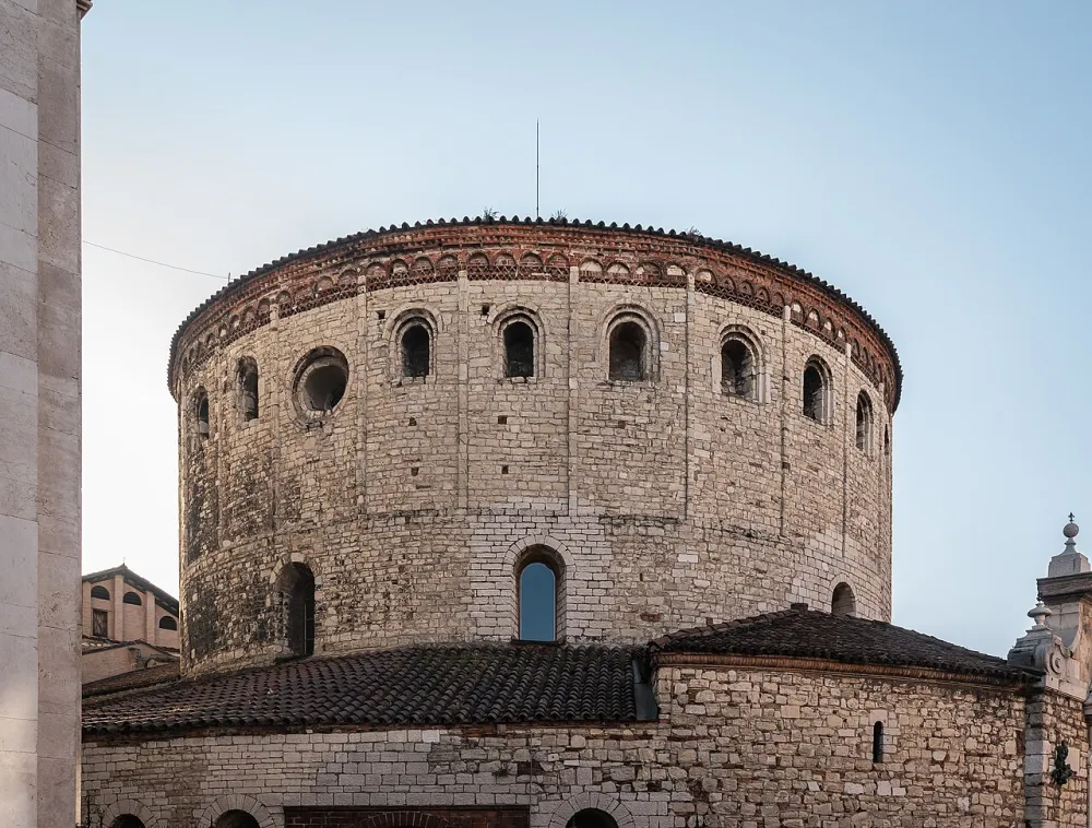 Duomo Vecchio, Brescia — exterior