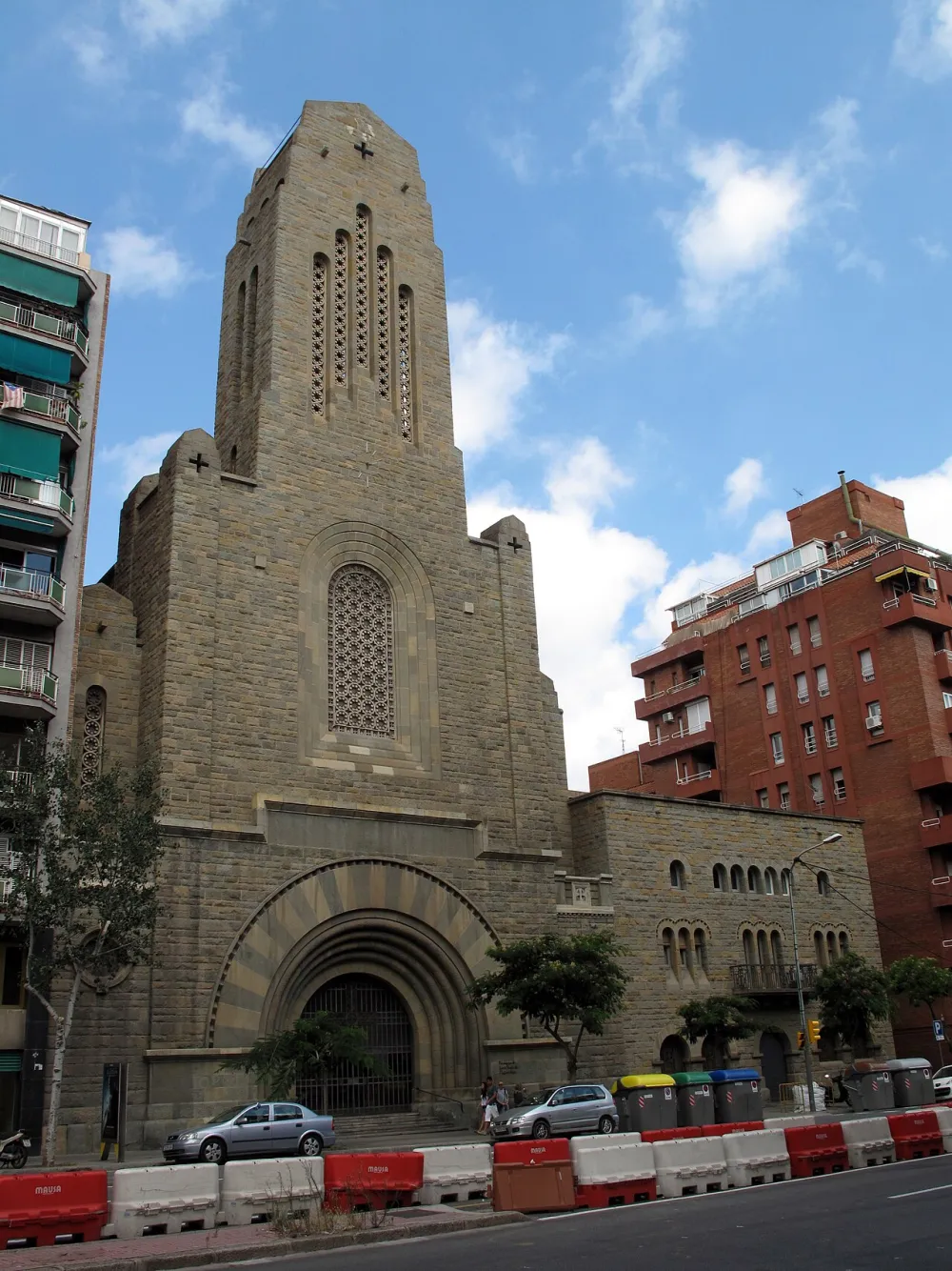 Parròquia de Santa Teresa de l'Infant Jesús (Pastoral de Sordos), Barcelona — exterior