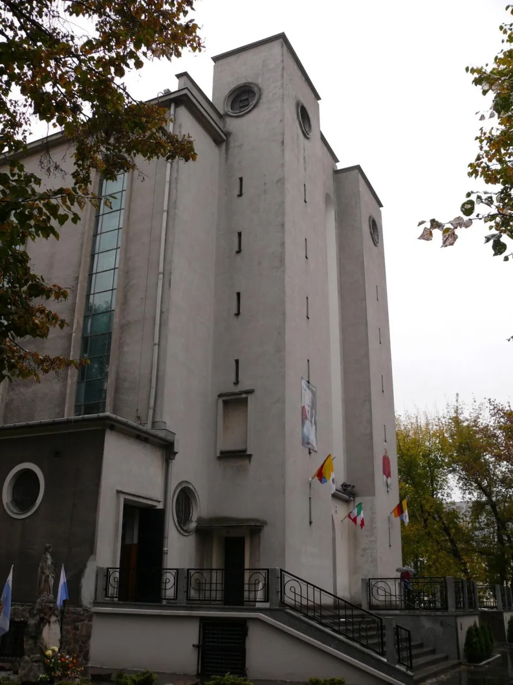 Matki Boskiej Różańcowej na Bródnie, Warszawa, Warszawa — exterior