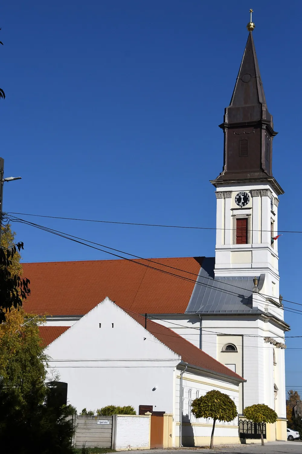 Lacházi új katolikus templom, Kiskunlacháza — exterior