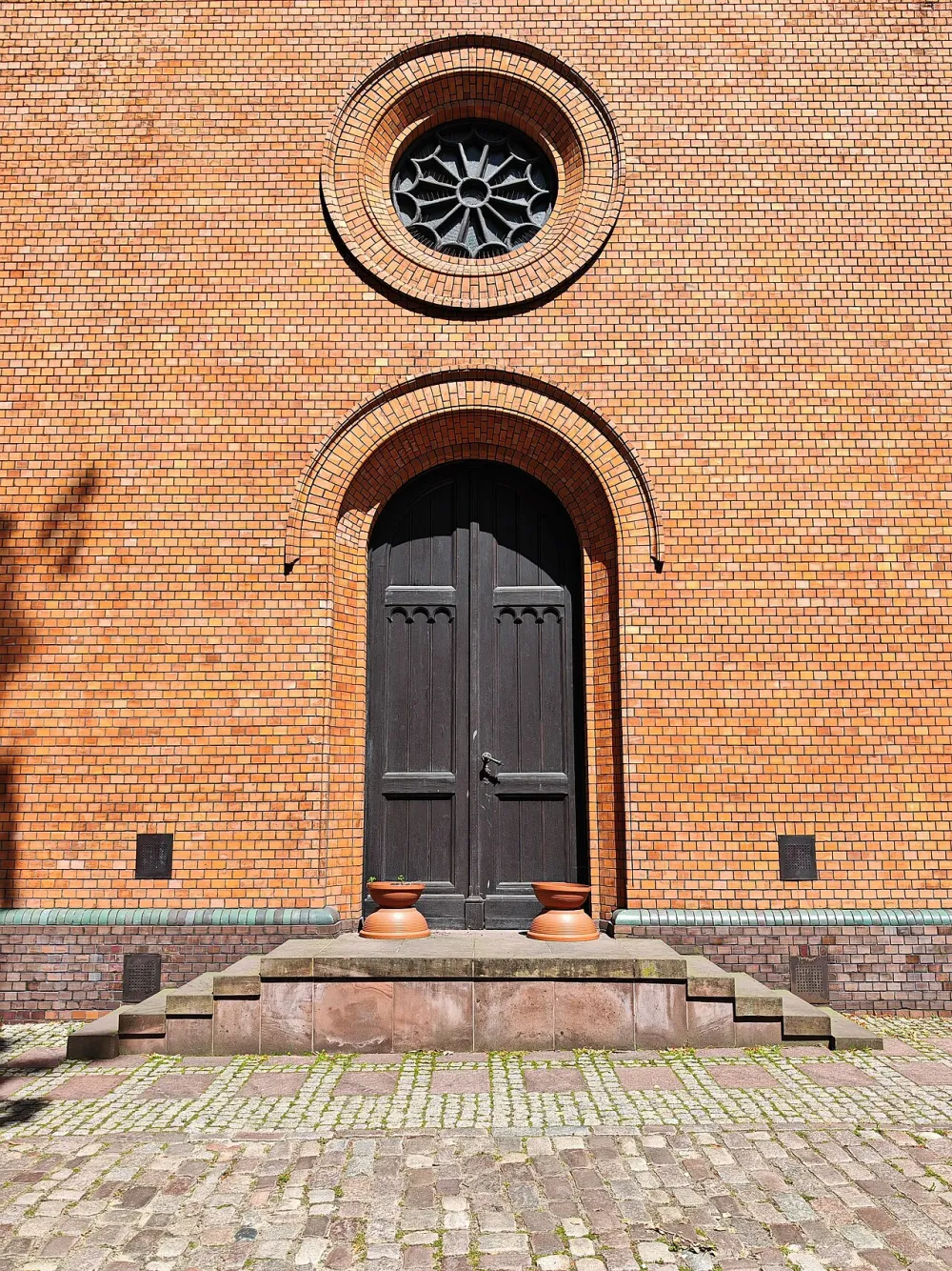Św. Augustyna na Muranowie, Warszawa, Warszawa — exterior