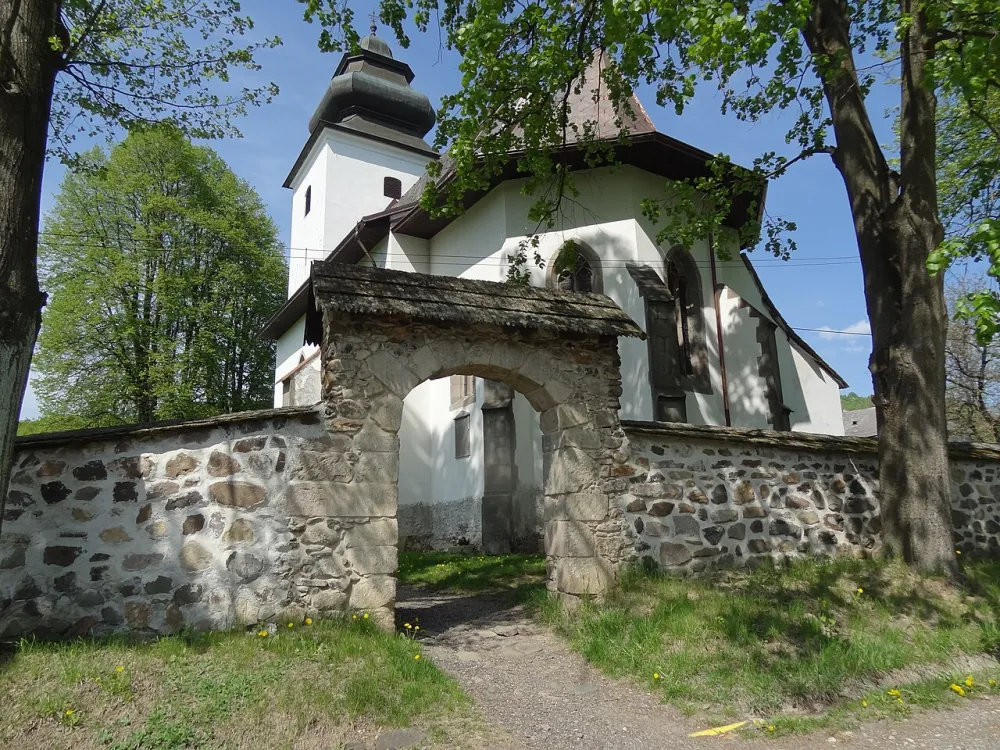Kostol sv. Mikuláša , Lúčky, okres Žiar nad Hronom — exterior