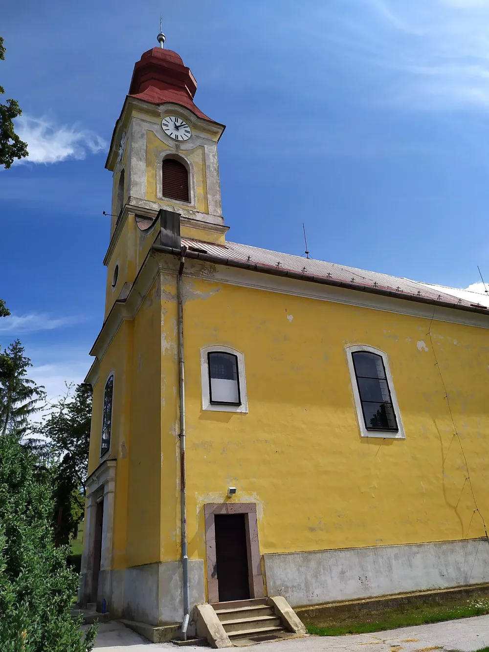 Farský kostol povýšenia Svätého kríža, Krásno — exterior