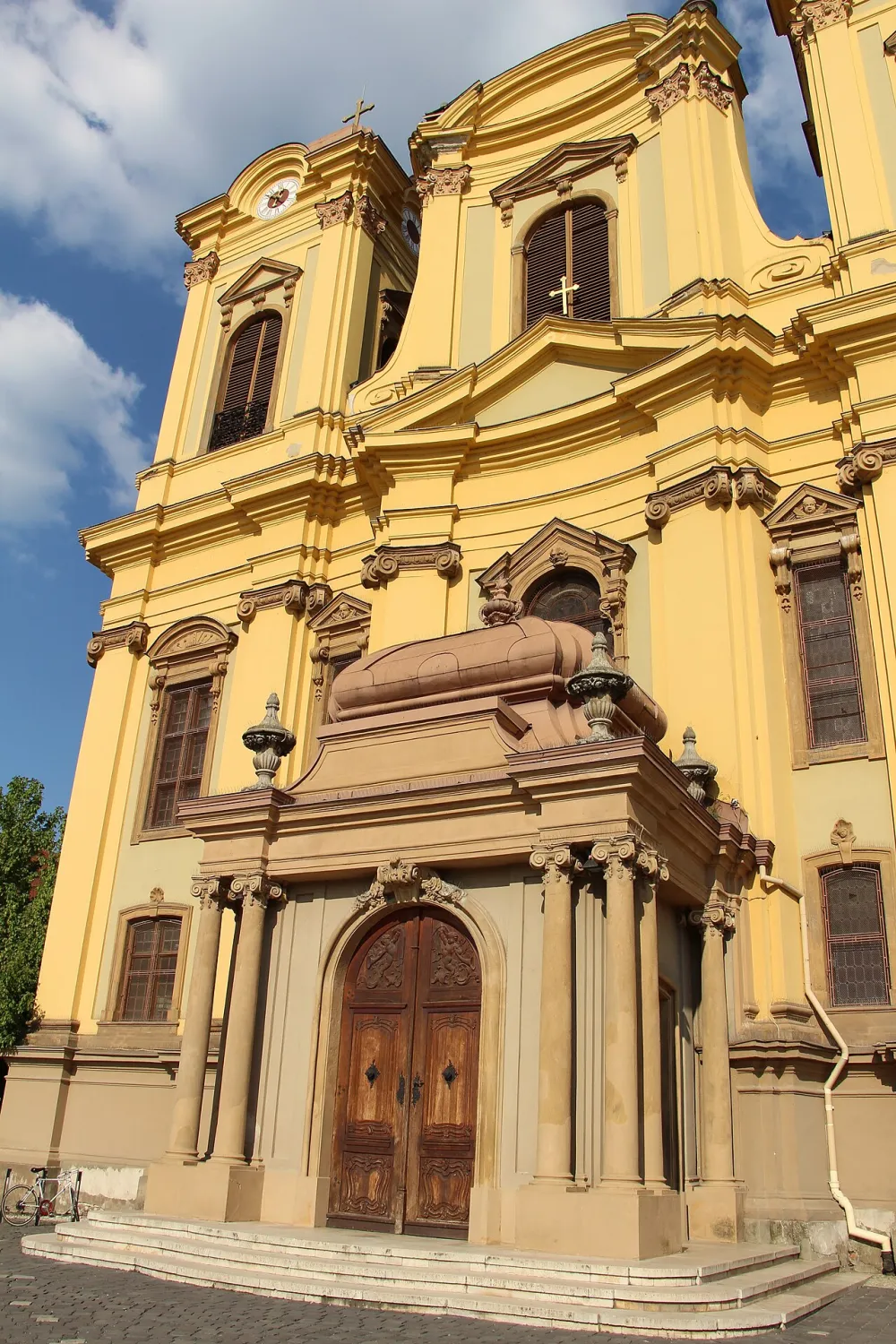 Catedrala Sfântul Gheorghe, Timisoara — exterior