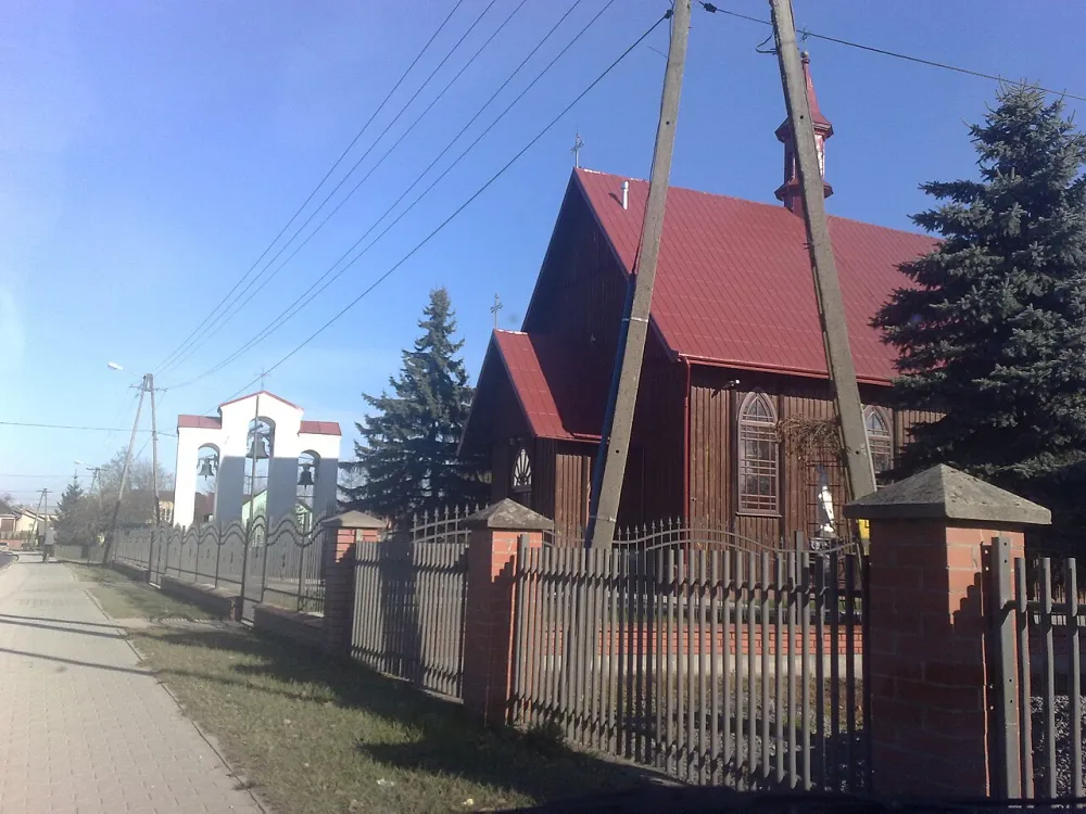Najświętszej Maryi Panny Królowej Polski, Ostrów, Ostrów — exterior
