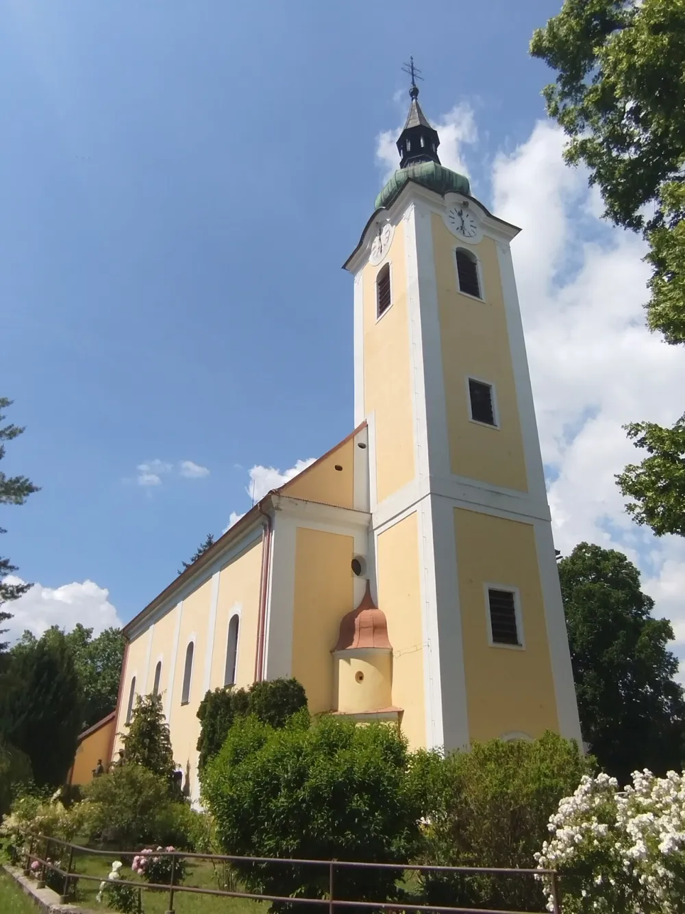 Farský kostol nanebovzatia Panny Márie, Stará Turá — exterior